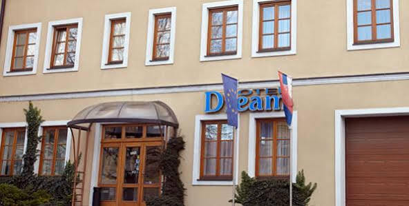 Hotel Dream Trnava Ngoại thất bức ảnh